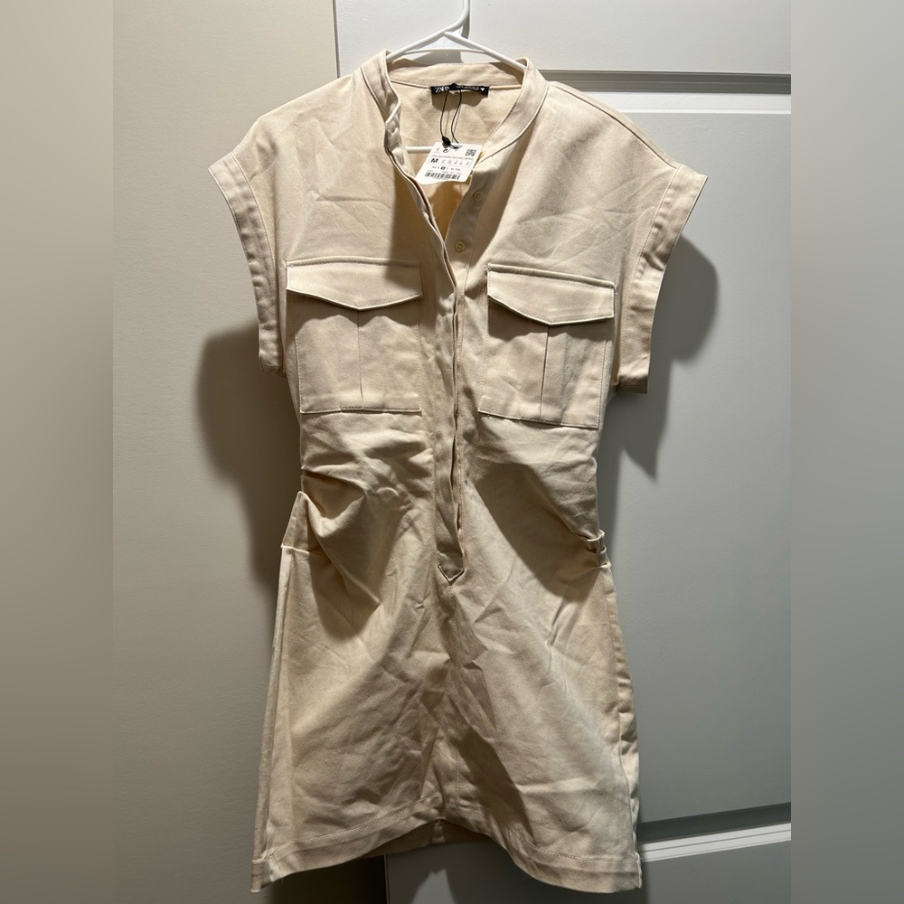 Zara Back Pleat Pocket Mini Dress Ivory New with tags attached.